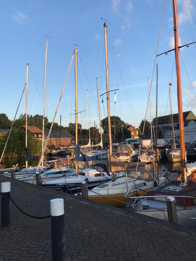 B&B Logeren Bij De Burgemeester Stad aan 't Haringvliet Extérieur photo